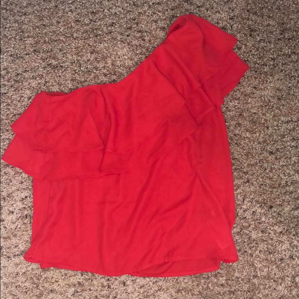 One shoulder shirt